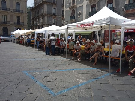 La Catania solidale riunita per “Tavolata Italiana senza muri”